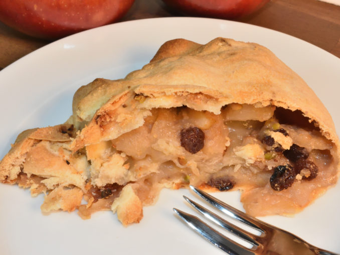 Apfel-Rosinen-Kuchen | Veggie Tobi